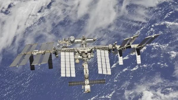 THE ISS HAS BEEN LEAKING FOR 5 YEARS. NASA AND RUSSIA DISAGREE ON HOW TO FIX IT