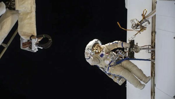 WATCH RUSSIAN COSMONAUTS INSTALL NEW X-RAY DETECTOR DURING ISS SPACEWALK TODAY